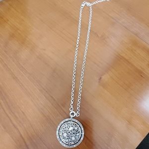 🎉SALE 2 For $15🎉 Cute Silver Pendant Necklace